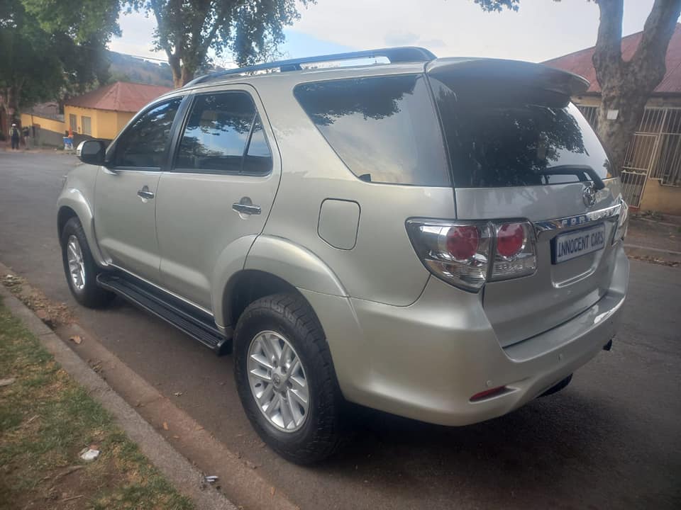 2014 TOYOTA FORTUNER 2.5 D4D DIESEL, AUTOMATIC, GOLD COLOR, MILEAGE 77000KMS, SPARE K