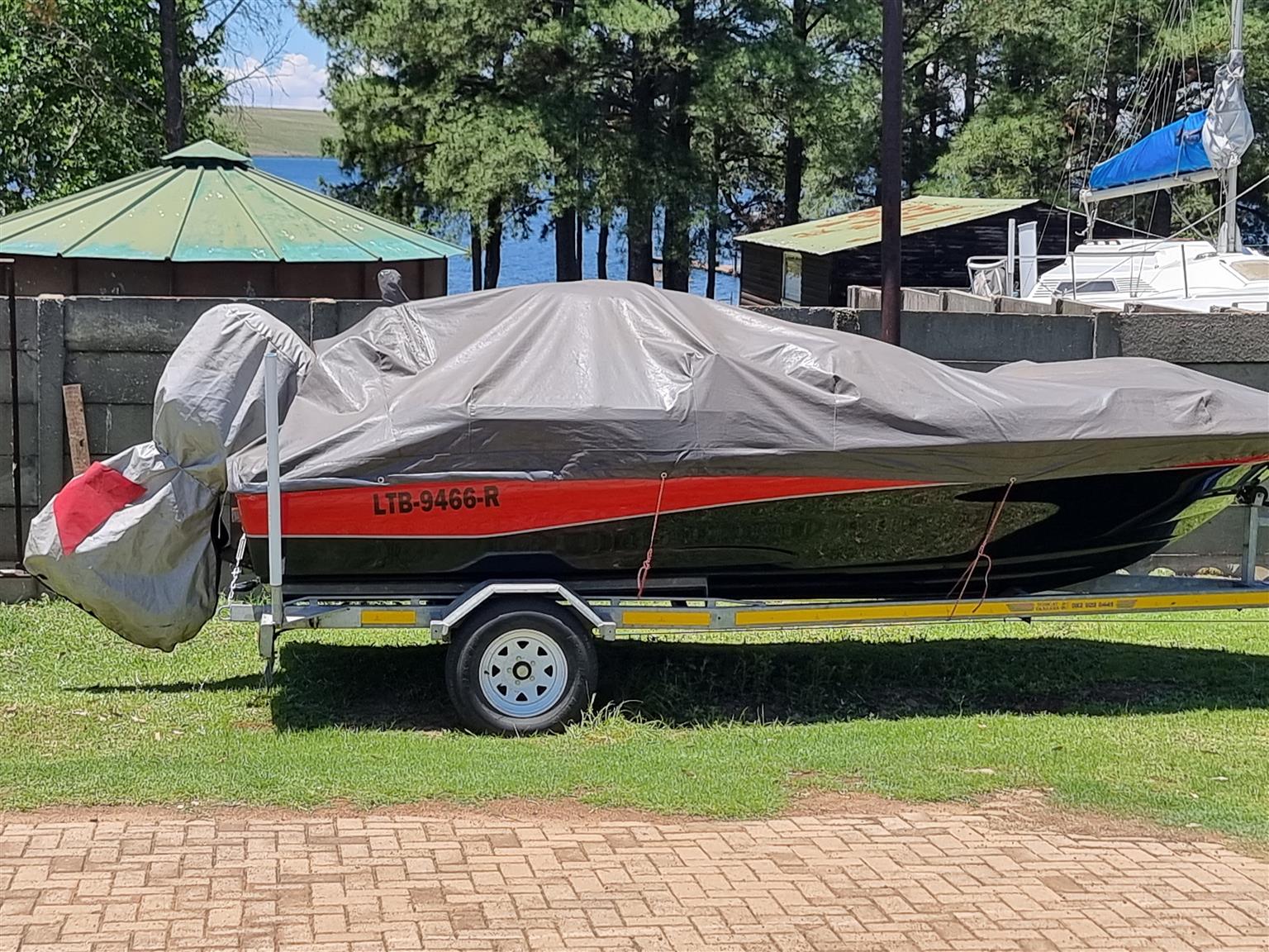 18 ft Exspression Funster boat with 150 Optimax Murcury Motor