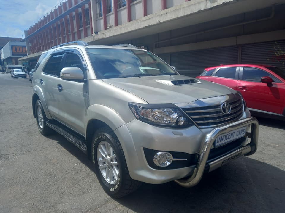 2014 TOYOTA FORTUNER 3.0 D4D DIESEL, 4X4 AUTOMATIC TRANSMISSION, SILVER COLOUR, 105000KM,