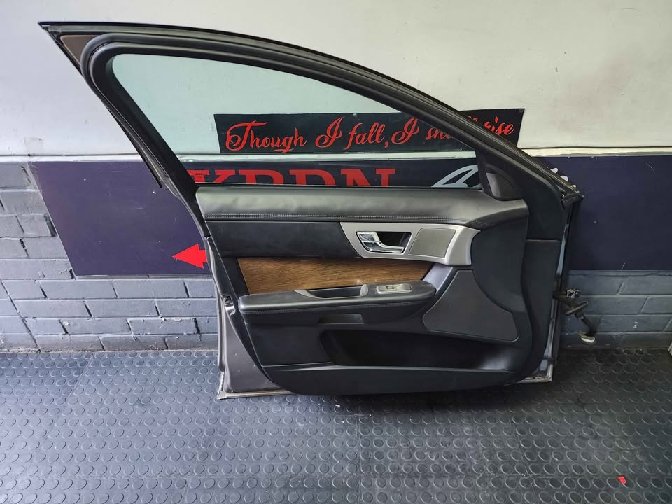 JAGUAR XF DOOR - FRONT LEFT - Private Seller