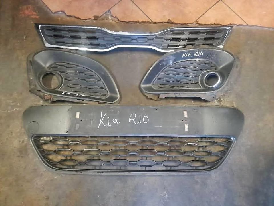 Kia Rio front Grill and foglight cover - Private Seller Kia Rio front Grill and foglight cover - Private Seller