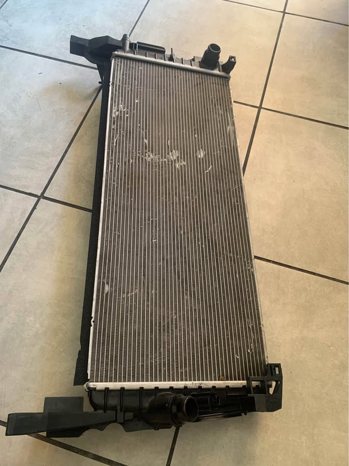 BMW F40 radiator 330i - Private Seller
