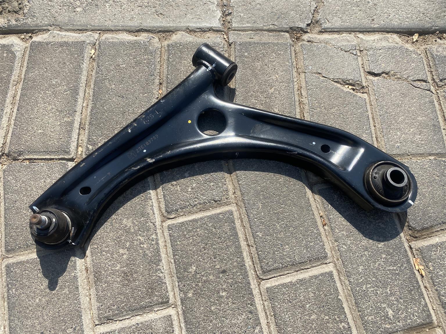 2020 HYUNDAI I20 GRAND CONTROL ARM LEFT SIDE FOR SALE. IN PRISTINE CONDITION - Private Seller