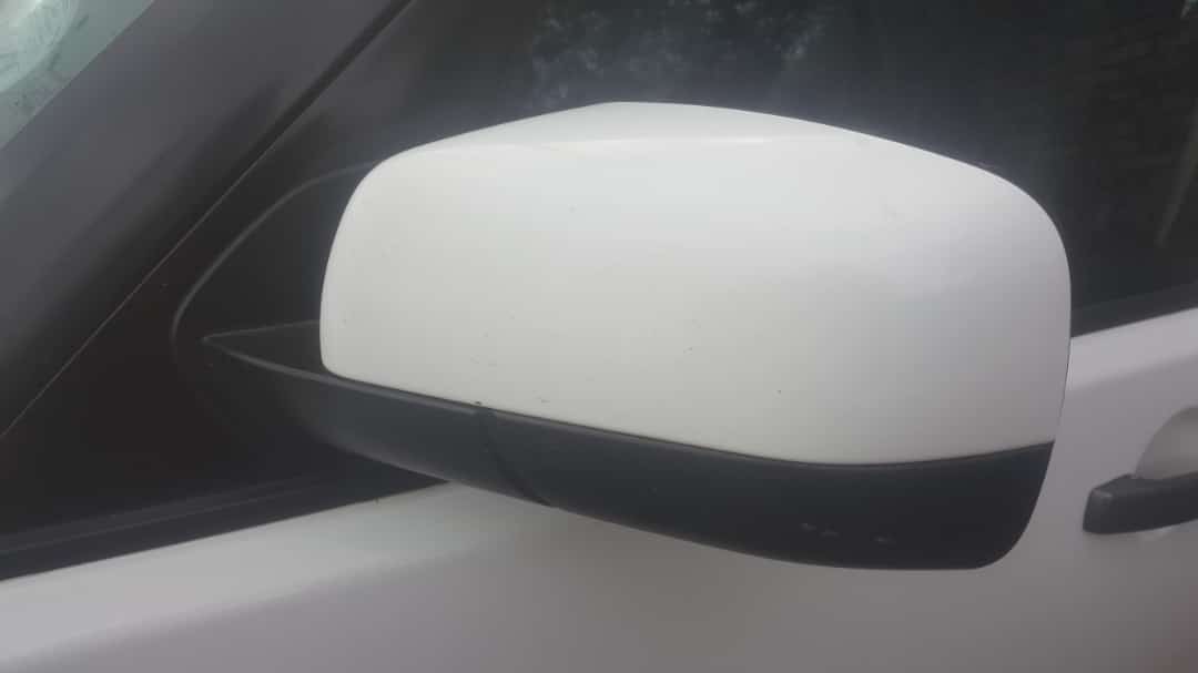 2013 Discovery 4 3.0 SDV6 SE Mirror - White in colour
