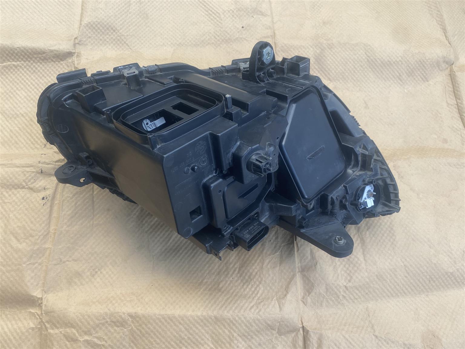 2017 MERCEDES BENZ C-CLASS W205 SINGLE XENON HEADLIGHT LEFT SIDE FOR SALE - Private Seller 2017 MERCEDES BENZ C-CLASS W205 SINGLE XENON HEADLIGHT LEFT SIDE FOR SALE - Private Seller