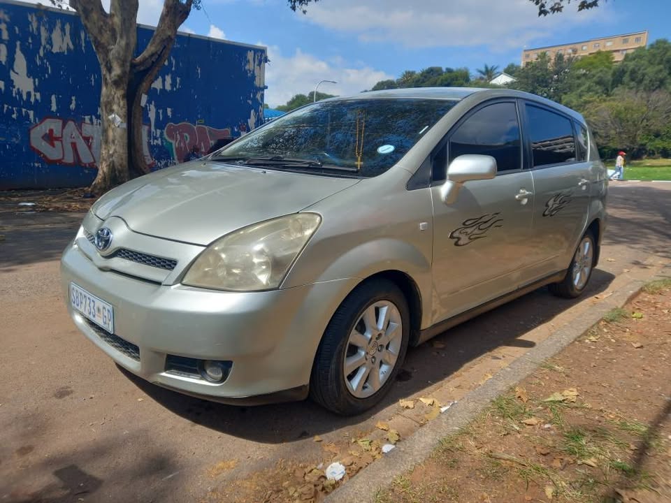 2005 Toyota Verso 1.8 Petrol, Manual, Gold, 137000kms,7seater