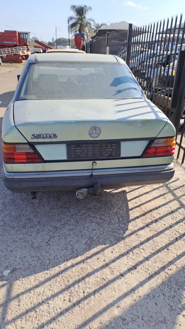 Mercedes Benz W124 230e stripping for spares - Private Seller Mercedes Benz W124 230e stripping for spares - Private Seller