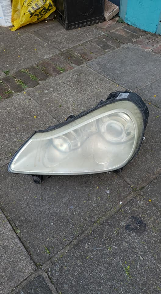 Porsche Cayenne (2007)(2008) (2009) (2010) Headlight - Private Seller Porsche Cayenne (2007)(2008) (2009) (2010) Headlight - Private Seller