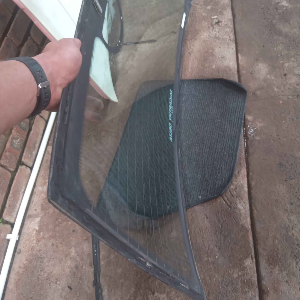 Opel corsa b series sedan back window - Private Seller