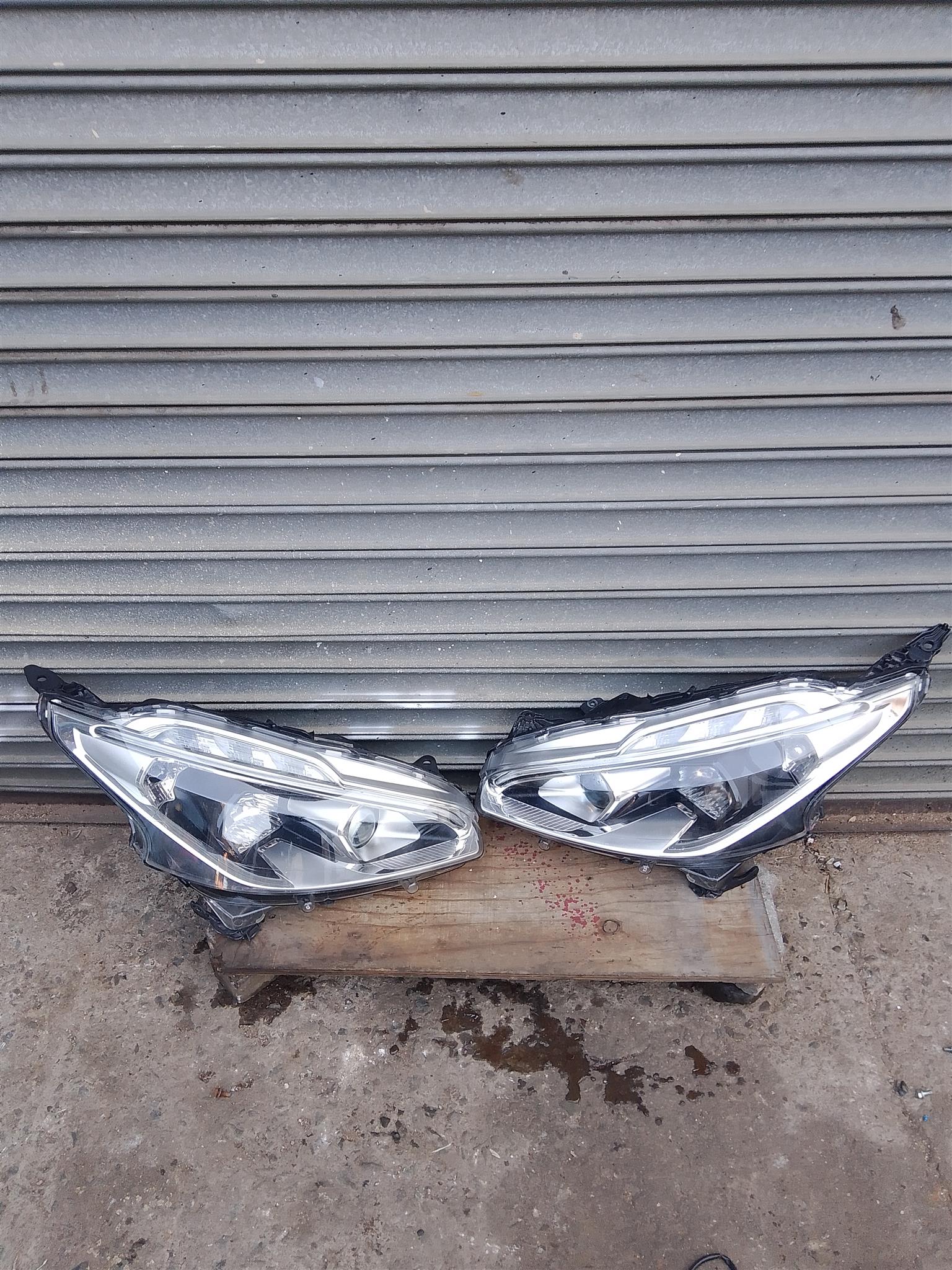 Peugeot 208 headlights - Private Seller
