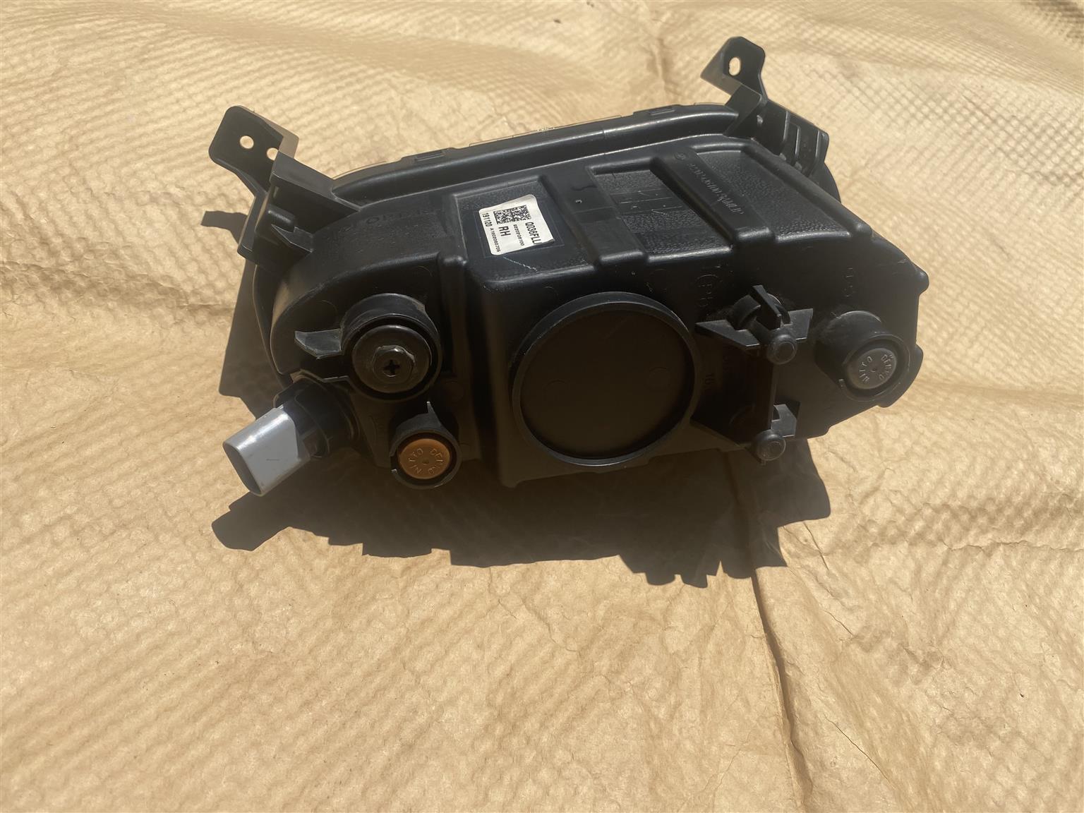 2023 KIA SELTOS LED SPOTLIGHT RIGHT SIDE FOR SALE. IN EXCELLENT CONDITION - Private Seller 2023 KIA SELTOS LED SPOTLIGHT RIGHT SIDE FOR SALE. IN EXCELLENT CONDITION - Private Seller