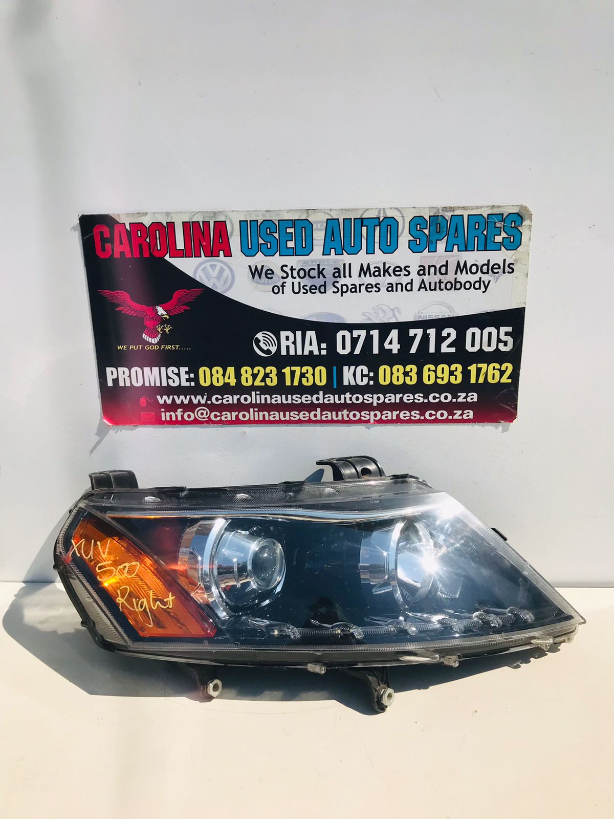 Mahindra XUU500 right side headlight (orange indicator) - Private Seller Mahindra XUU500 right side headlight (orange indicator) - Private Seller