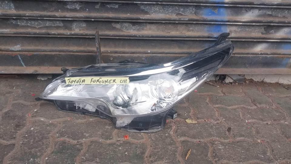 Toyota Fortuner headlight - Private Seller Toyota Fortuner headlight - Private Seller