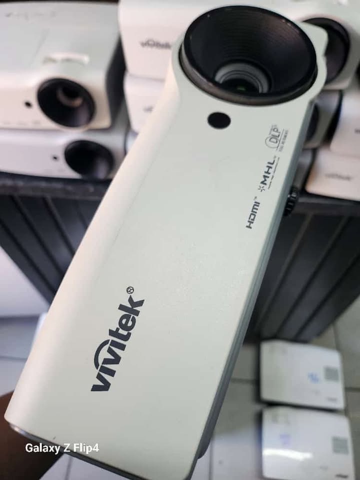 Vivitek D555WH DLP Projector with HDMI Grade A Pre Owned