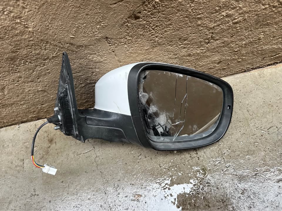 Chery Tiggo pro 4 right side mirror - Private Seller Chery Tiggo pro 4 right side mirror - Private Seller