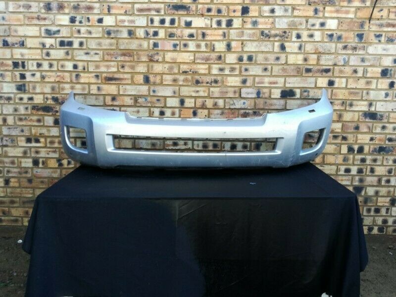 Toyota Land Cruiser J200 Front Bumper - Private Seller Toyota Land Cruiser J200 Front Bumper - Private Seller