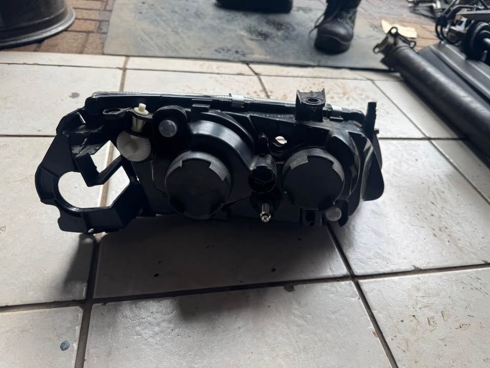 Nissan Almera Left Headlight - Private Seller Nissan Almera Left Headlight - Private Seller