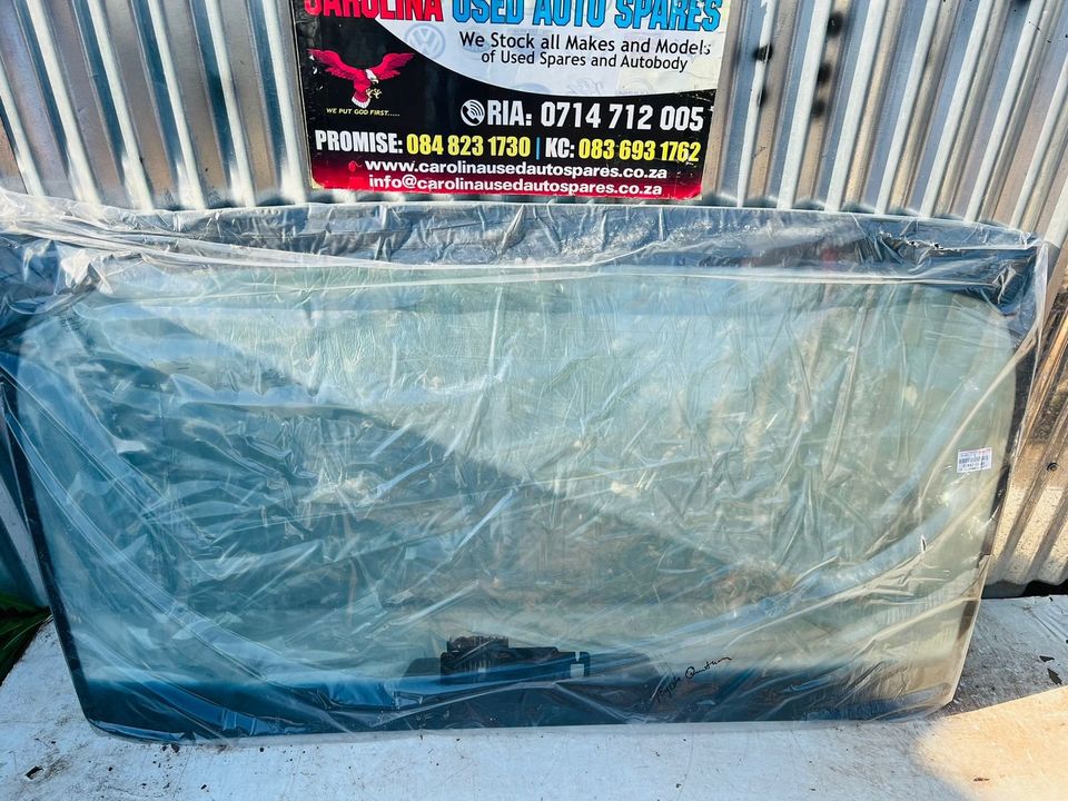 Toyota Quantum LWB front windscreen - Private Seller Toyota Quantum LWB front windscreen - Private Seller