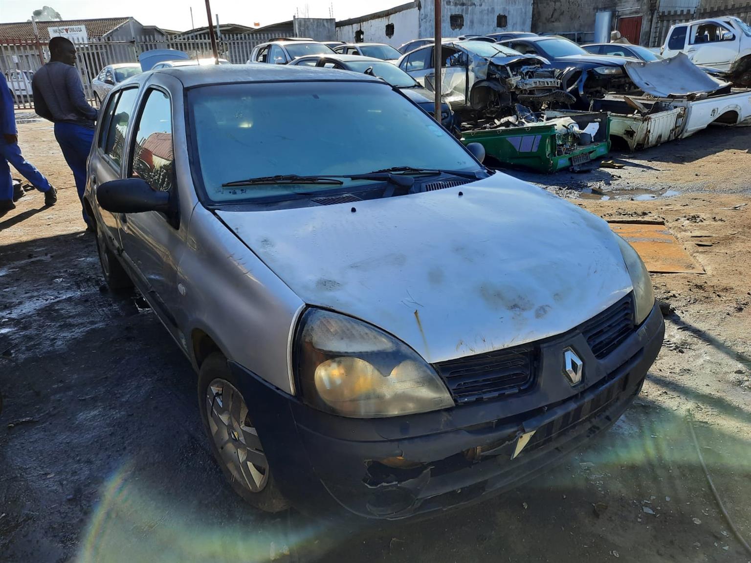 2005 Renault Clio 2 1.4  – Stripping for Spares