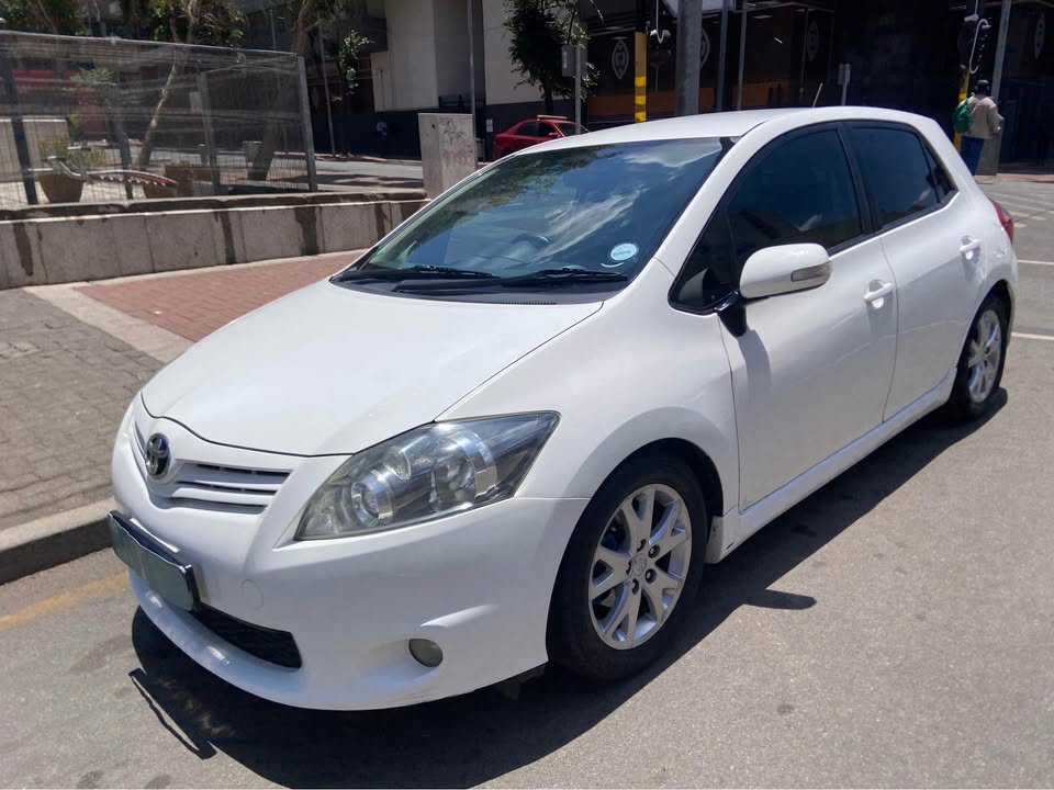 2013 Toyota Auris 1.5 140000km manual