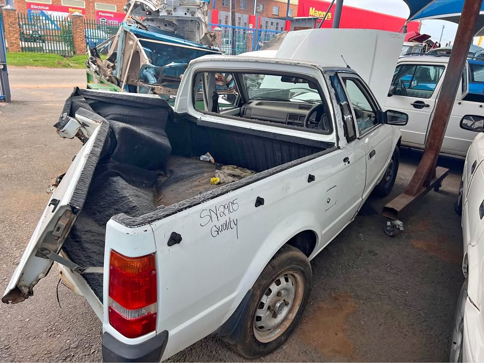 MAZDA RUSTLER 1.6 STRIPPING FOR PARTS CALL OR WHATSAPP  or - Private Seller