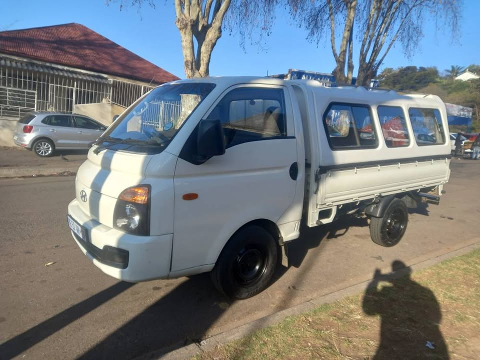 2015 Hyundai H100 2.6 Diesel, Manual, White, Canopy, 150000kms