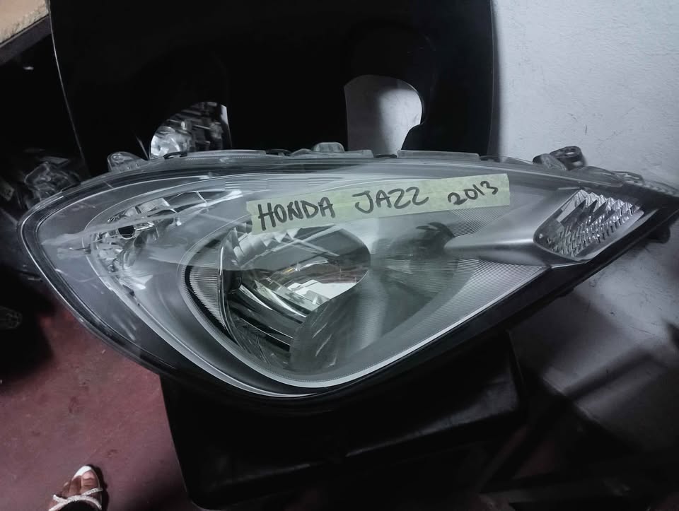 2013 HONDA JAZZ HEADLIGHT - Private Seller 2013 HONDA JAZZ HEADLIGHT - Private Seller