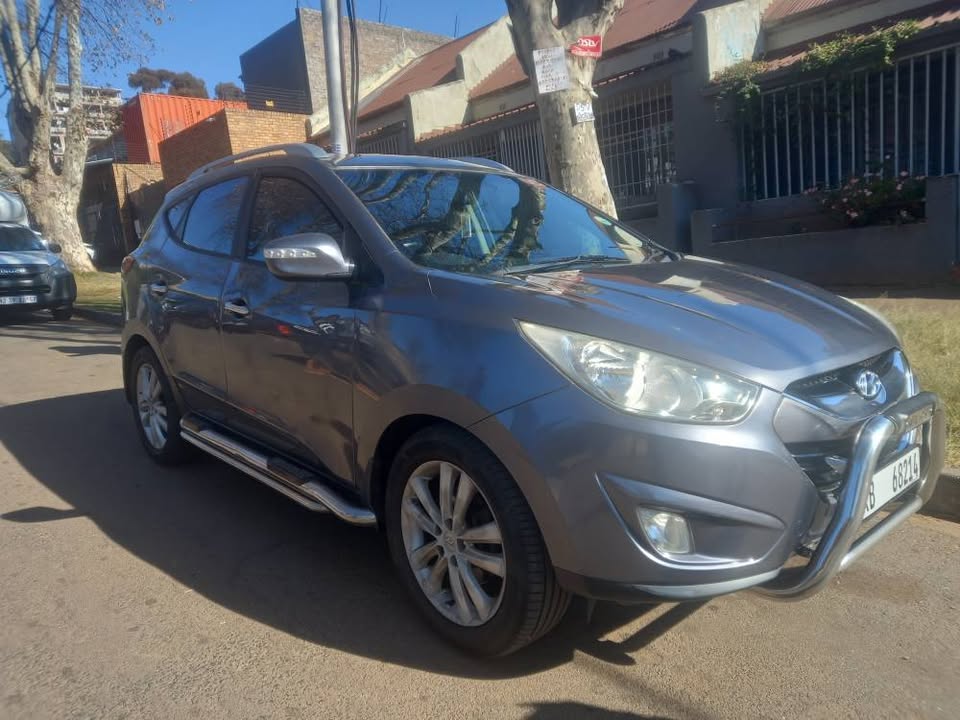 2013 HYUNDAI IX35 2.0 PETROL, AUTOMATIC, GREY, 77000KMS, R135,000, SPARE KEY, REVERSE CAMERA.
