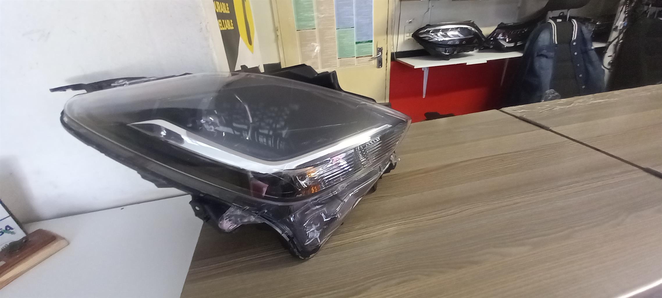 SWIFT 2025 SUZUKI SWIFT HEADLIGHT RIGHT SIDE FOR SALE - Private Seller SWIFT 2025 SUZUKI SWIFT HEADLIGHT RIGHT SIDE FOR SALE - Private Seller