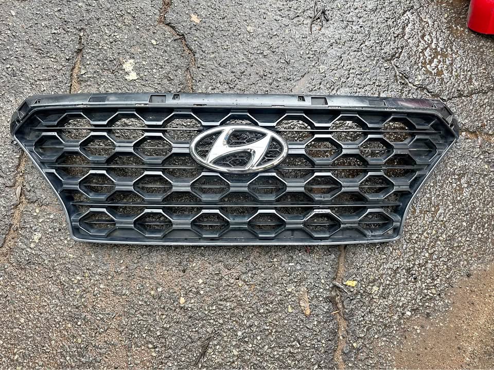 HYUNDAI SANTA FE GRILLE 86350-S2100 2019 2020 OEM - Private Seller HYUNDAI SANTA FE GRILLE 86350-S2100 2019 2020 OEM - Private Seller