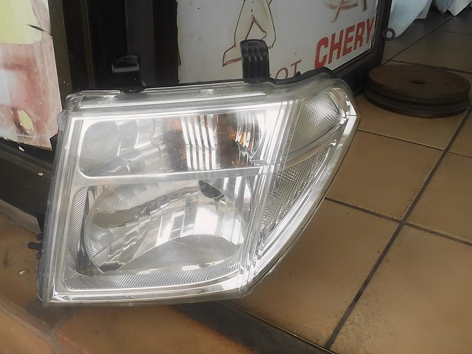 Nissan Navara headlight - Private Seller