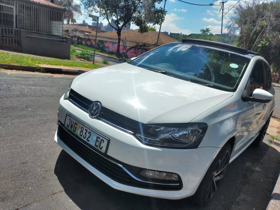 2016 VW POLO 6 TSI HIGHLINE 1.2 ENGINE PETROL, MANUAL, SUNROOF, WHITE COLOR, MILEAGE 75000km,