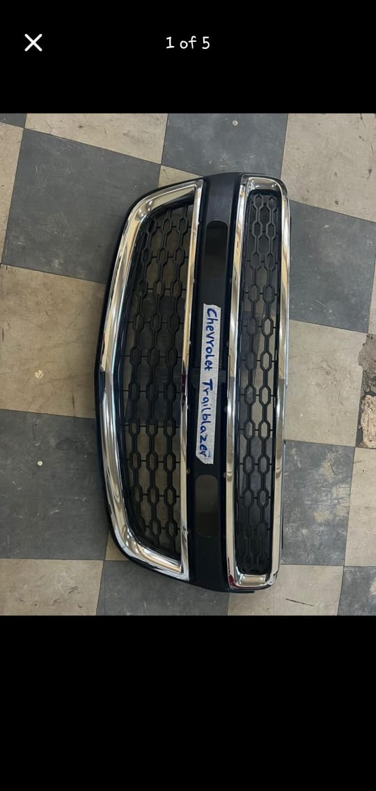 Chevrolet trailblazer body spares - Private Seller