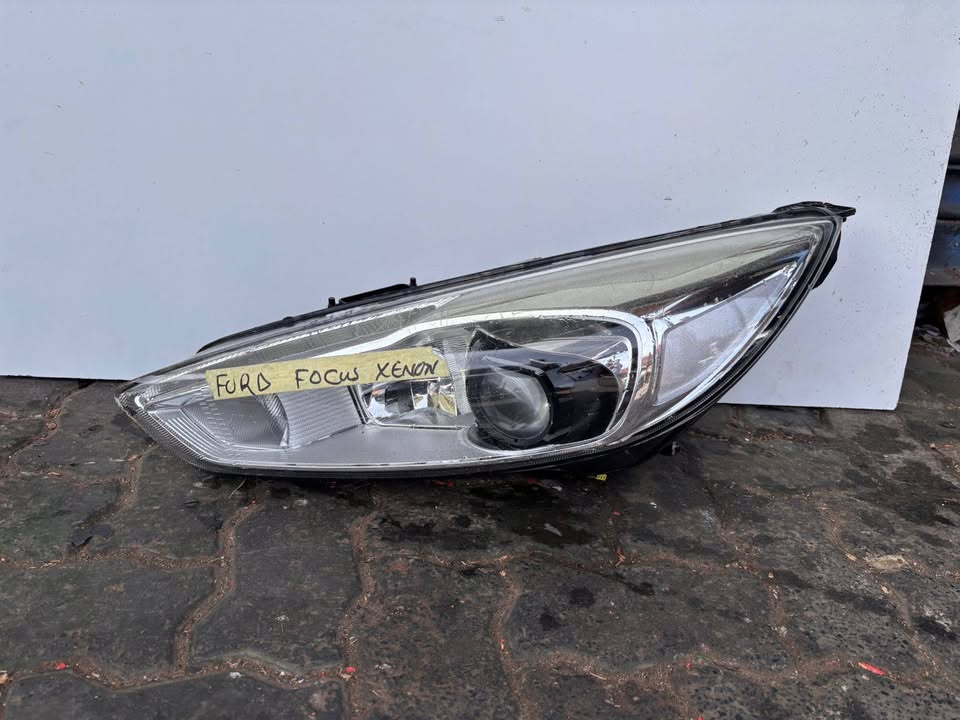 Ford Focus Xenon Headlight - Private Seller Ford Focus Xenon Headlight - Private Seller