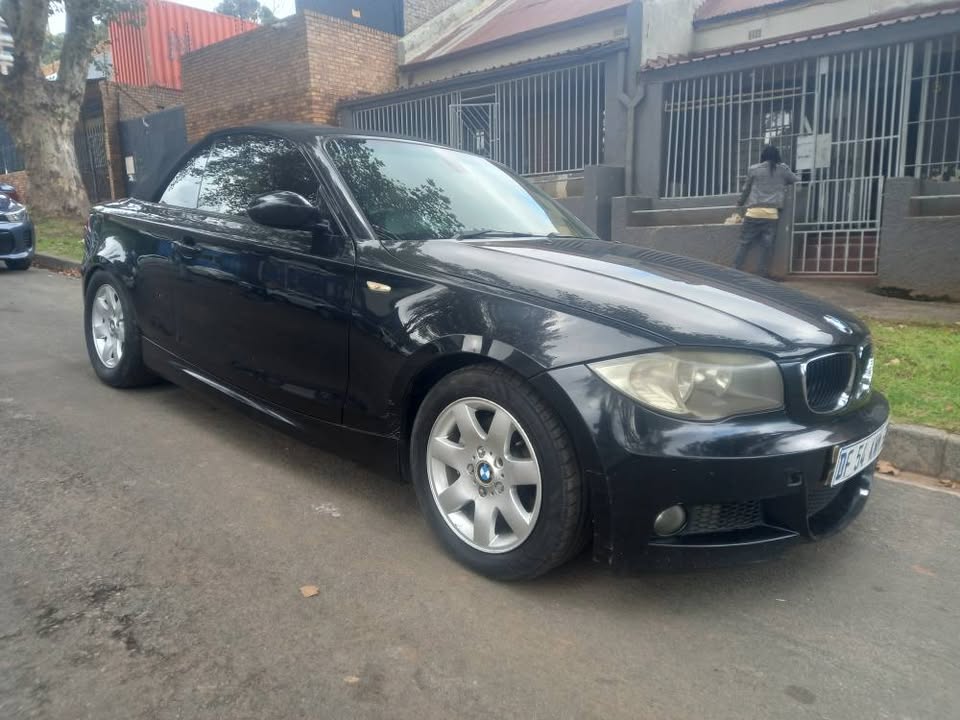 2008 BMW 320i Petrol, Convertible, Automatic, Black, 225000kms Leather Seats.