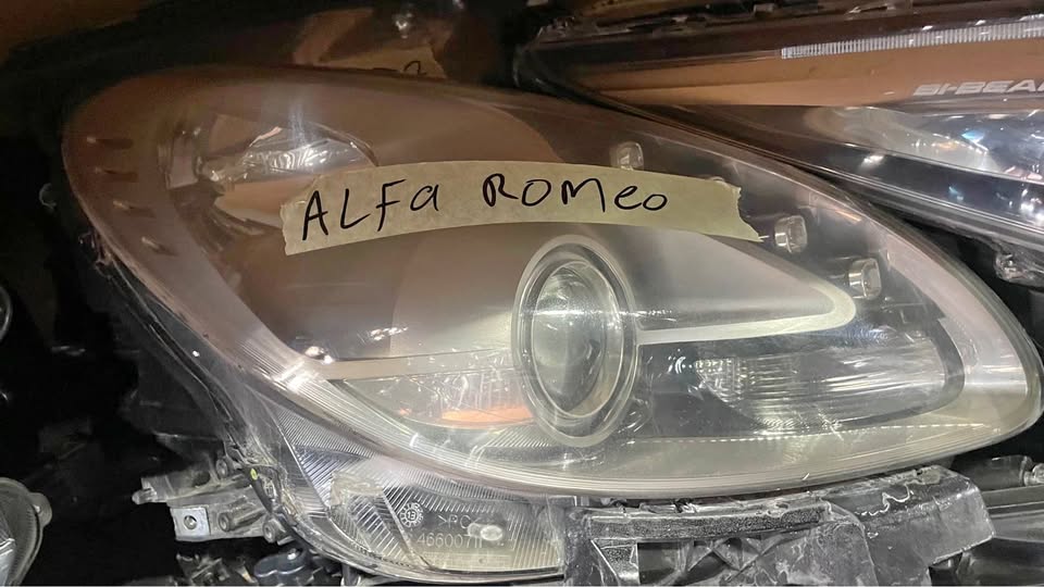 Alfa Romeo Giulietta headlight - Private Seller Alfa Romeo Giulietta headlight - Private Seller