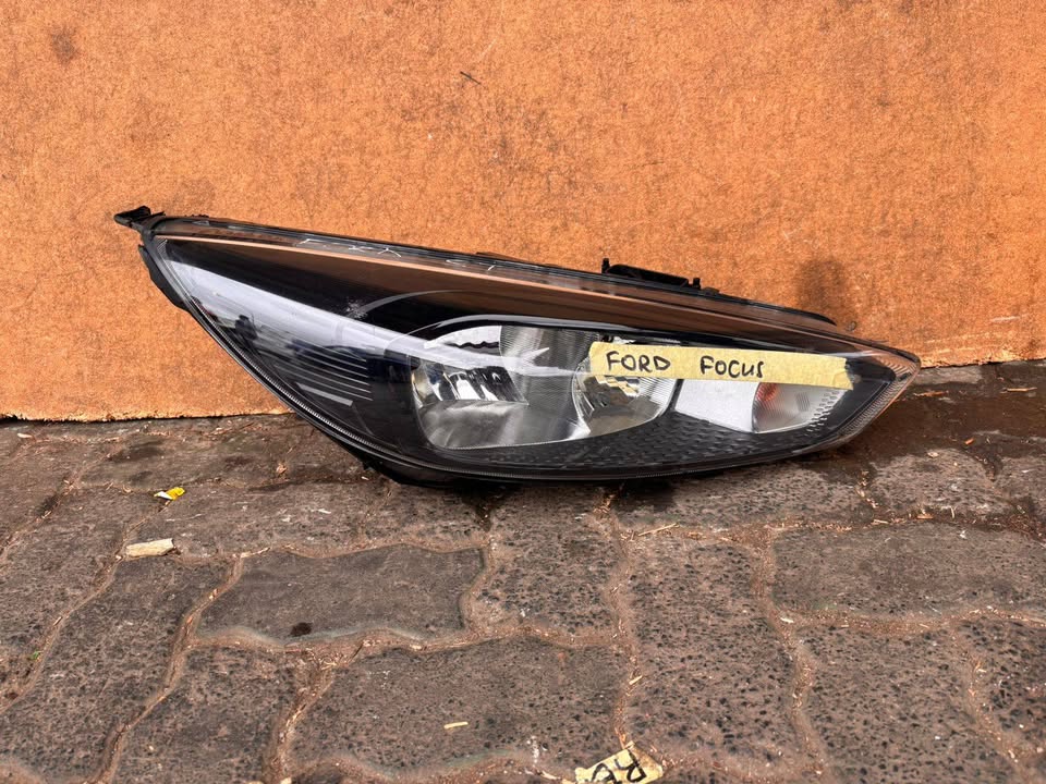 Ford Focus Headlight - Private Seller Ford Focus Headlight - Private Seller