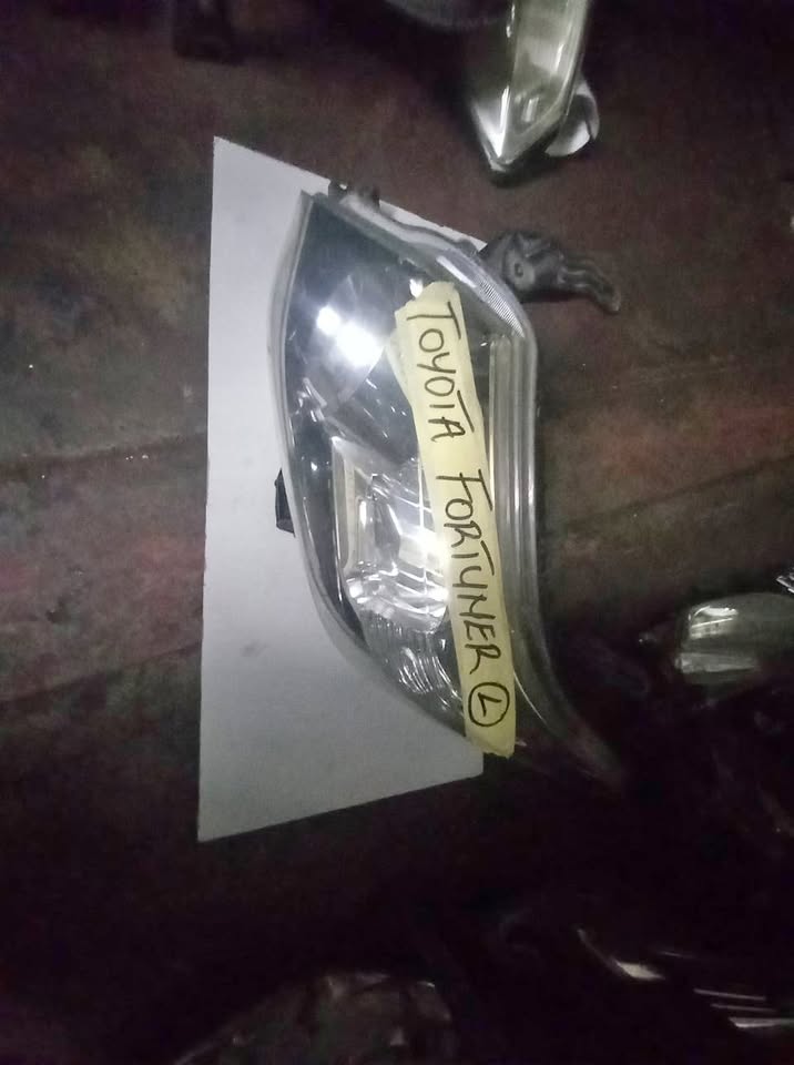 TOYOTA FORTUNER HEADLIGHT LEFT HAND SIDE - Private Seller TOYOTA FORTUNER HEADLIGHT LEFT HAND SIDE - Private Seller