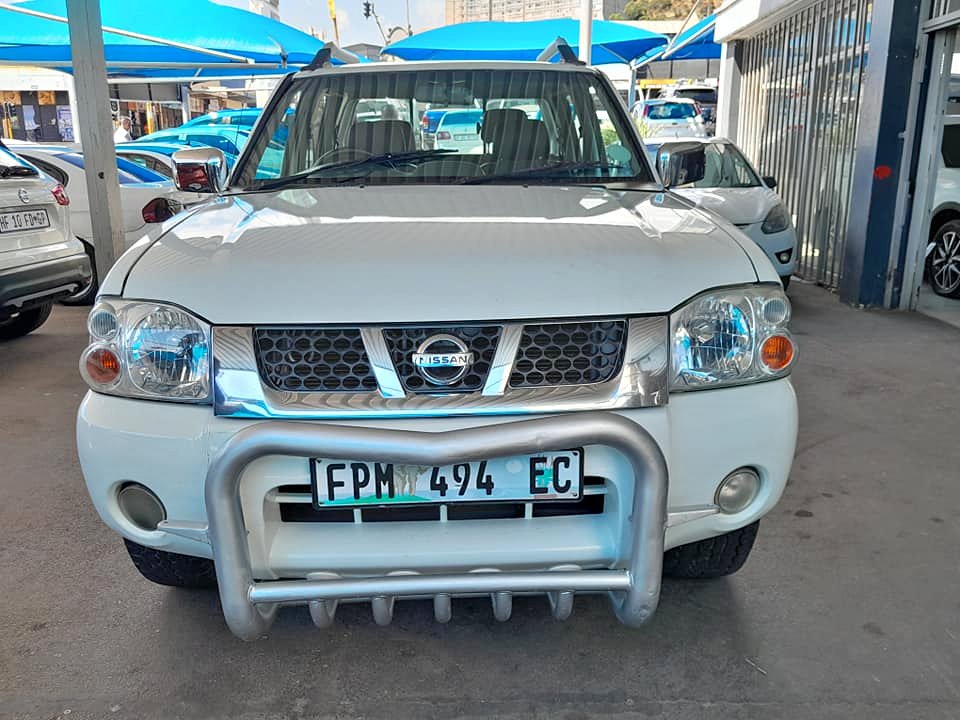 2011 NISSAN NP300 2.4 HARDBODY DOUBLE CAB MANUAL