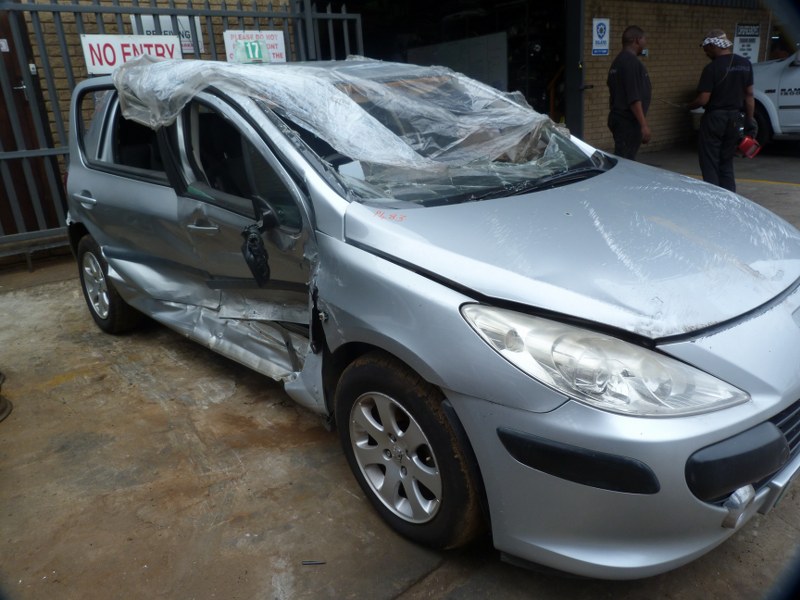 Peugeot 307 1.6 X-Line Manual Silver - 2006 STRIPPING FOR SPARES - Private Seller