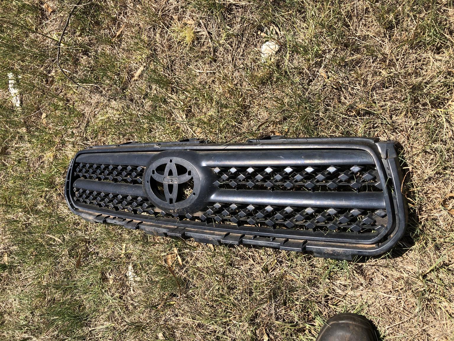 Toyota RAV4 front bumper main Grill - Private Seller