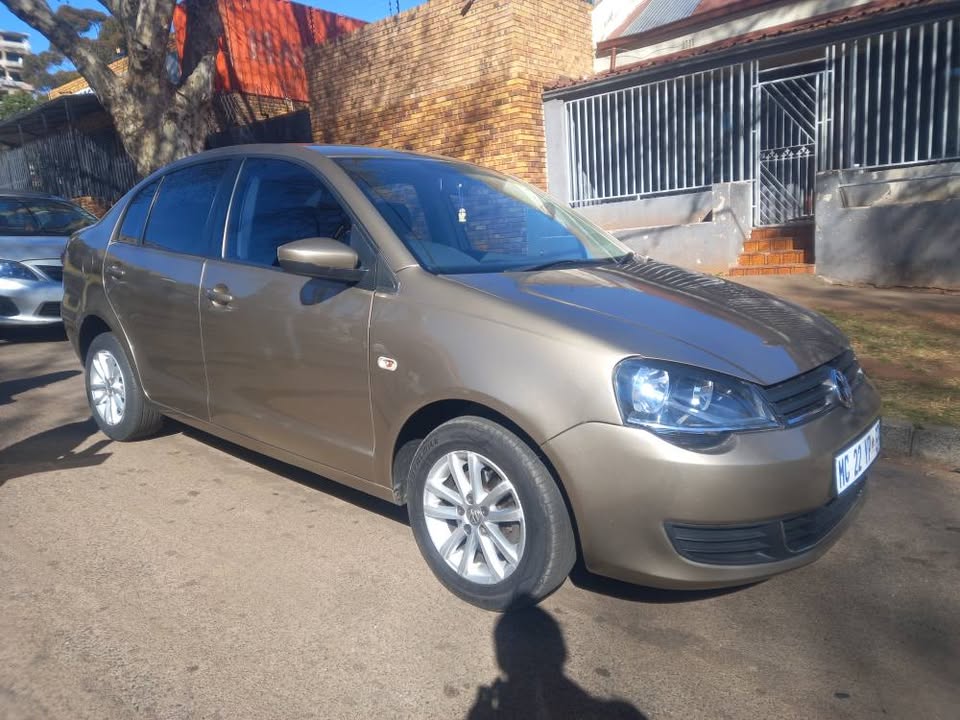 2018 VW Polo Vivo Sedan 1.4 Automatic, Gold, 79000kms