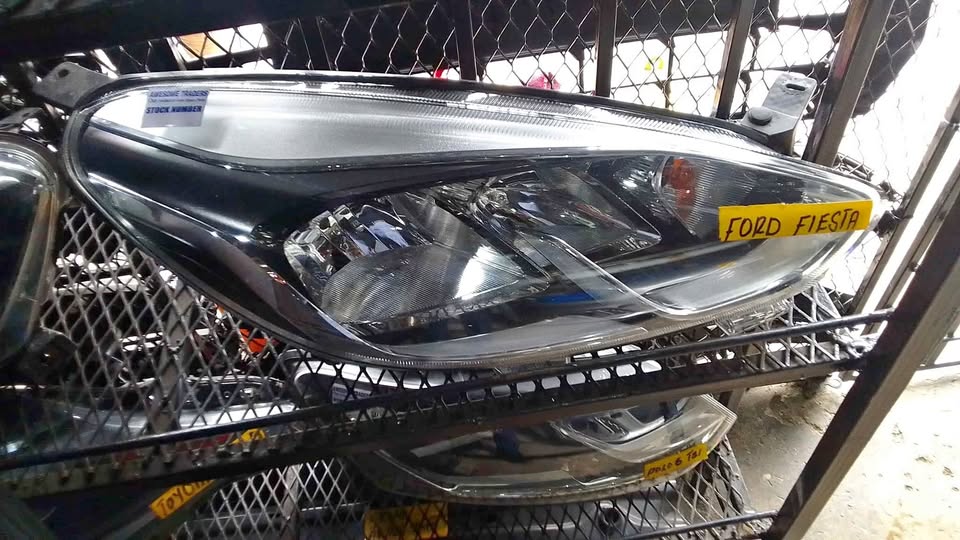 FORD FIESTA HEADLIGHTS - Private Seller FORD FIESTA HEADLIGHTS - Private Seller