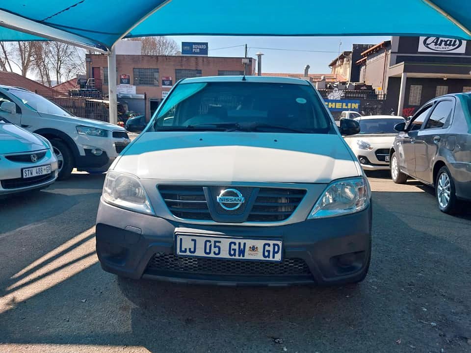 2016 NISSAN NP200 1.6 109 000KM MANUEL PETROL WHITE COLOR