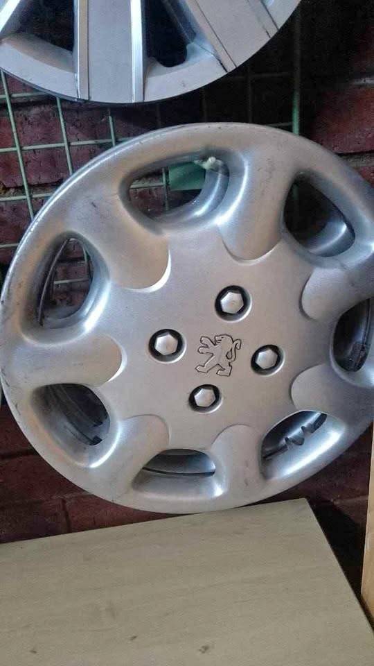 Peugeot wheel caps - Private Seller Peugeot wheel caps - Private Seller