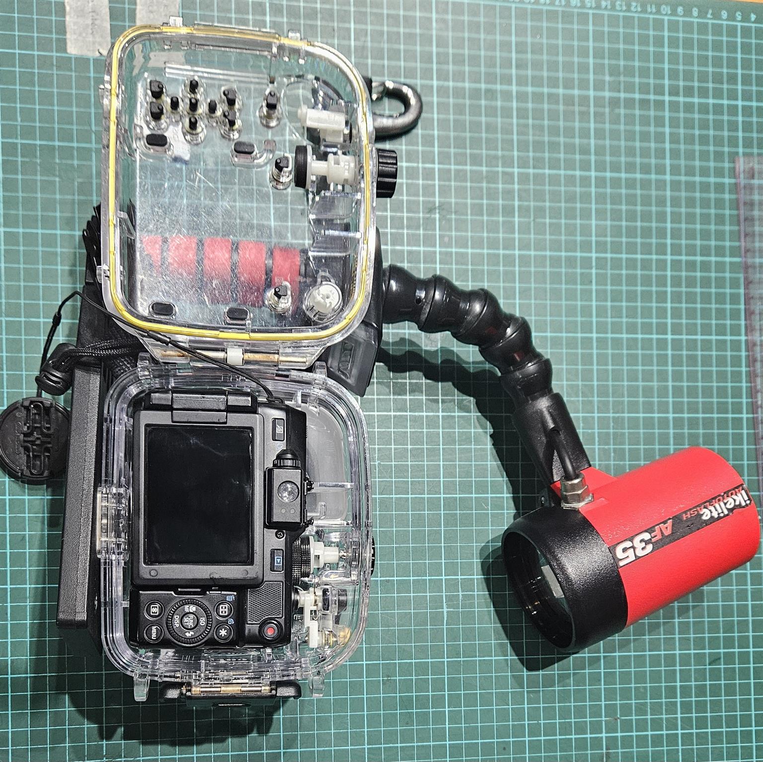 Canon G1X camera with dive housing and ikelite EF35 strobe