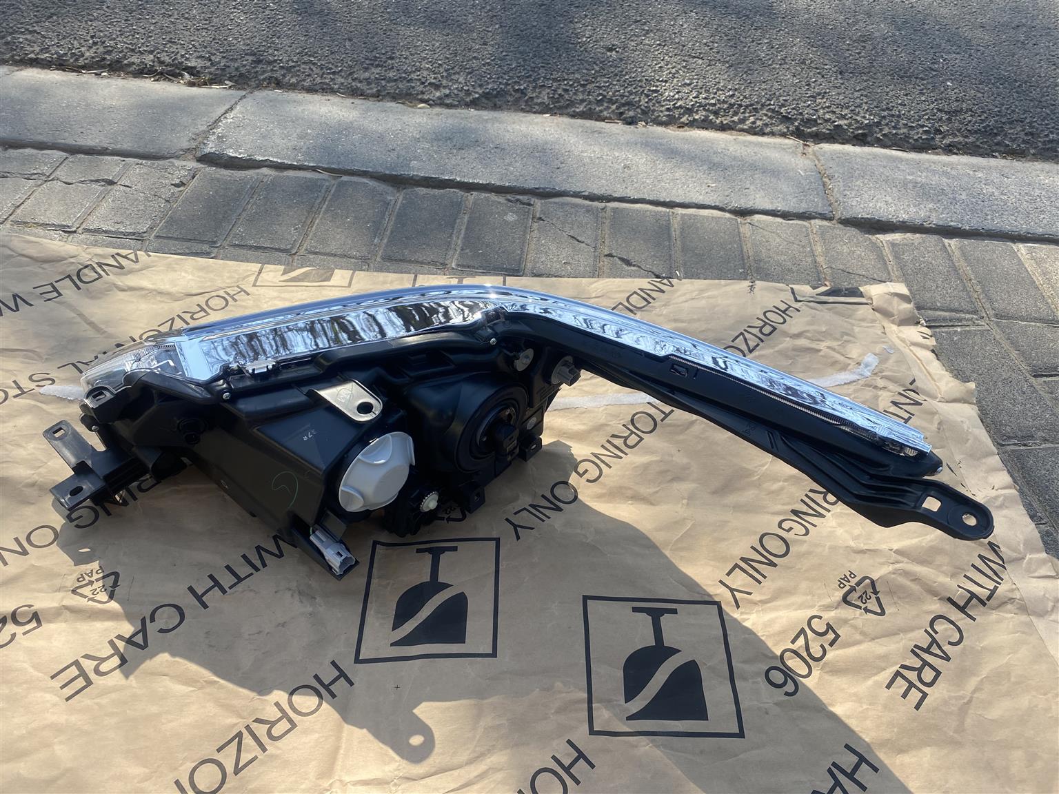 2018 TOYOTA FORTUNER GD-6 HALOGEN HEADLIGHT RIGHT SIDE FOR SALE