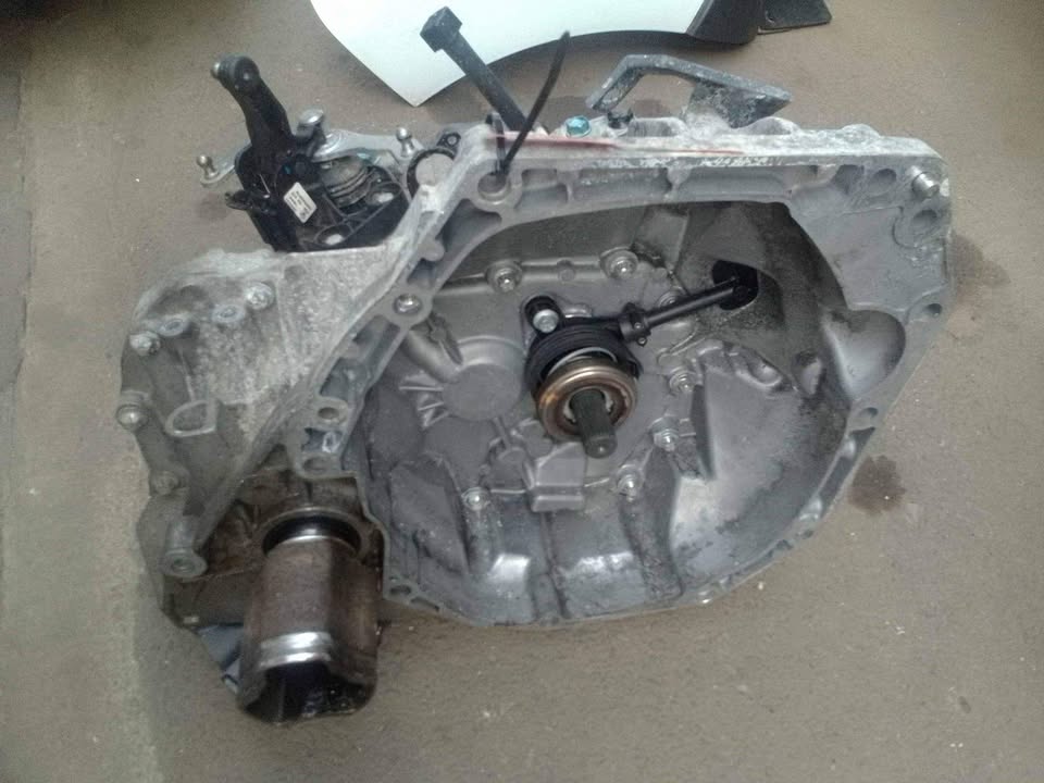 202 Nissan Altima eng code HR15 gearbox for sale - Private Seller