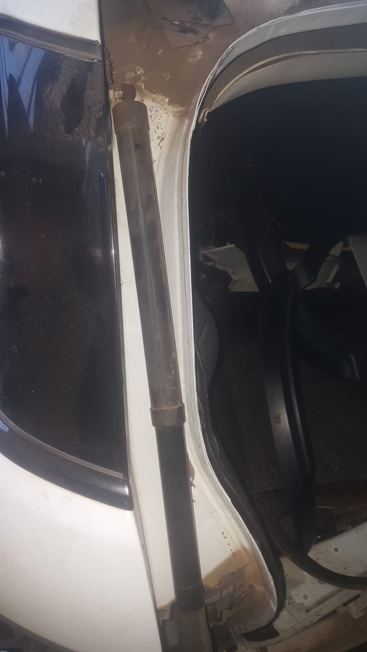 2013 Range Rover Evoque 2.2 SD4 Boot Shocks for sale 2013 Range Rover Evoque 2.2 SD4 Boot Shocks for sale