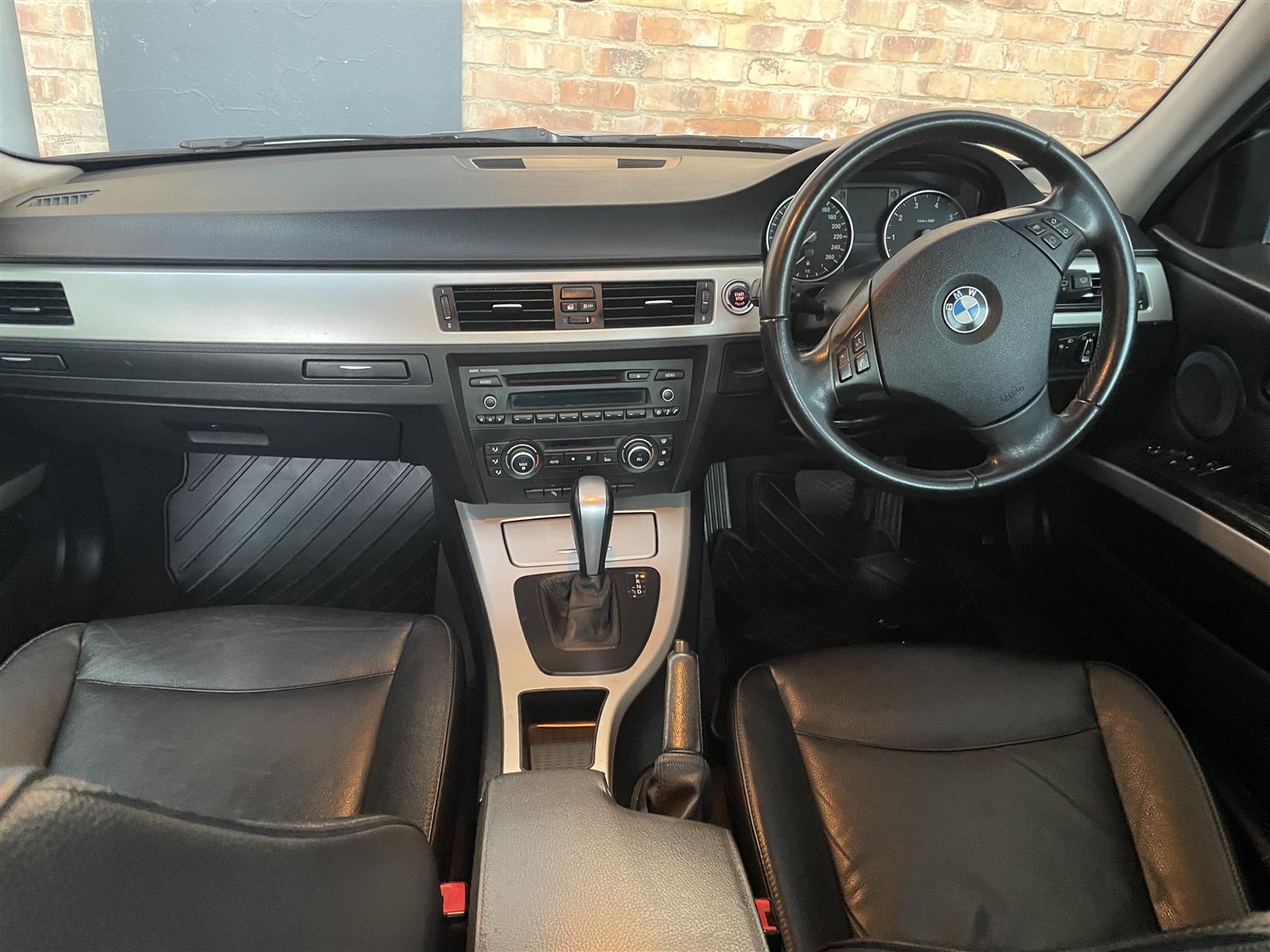 2011 BMW 3 Series 320i Auto (E90)